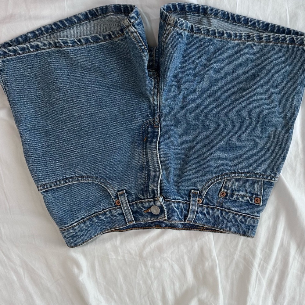 LEVIS Classic Blue Denim Women’s jean shorts